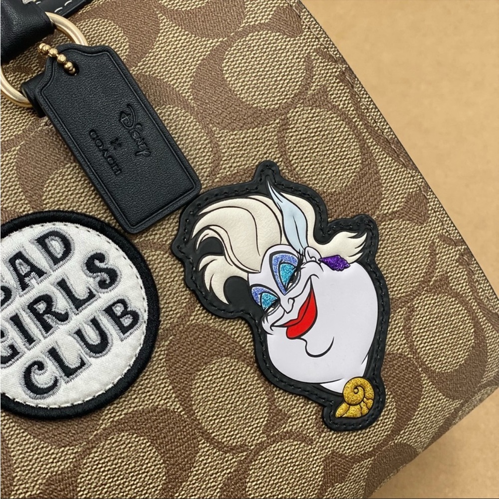 Disney X Coach Rowan Satchel In Signature
Canvas With Patches New Coach - Picture 5 of 15